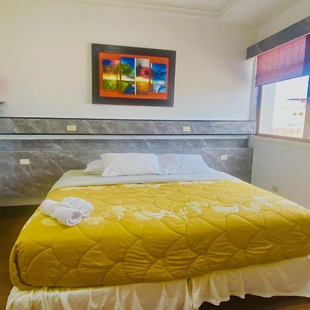 Hotel Los Algarrobos Puerto Baquerizo Moreno Bagian luar foto