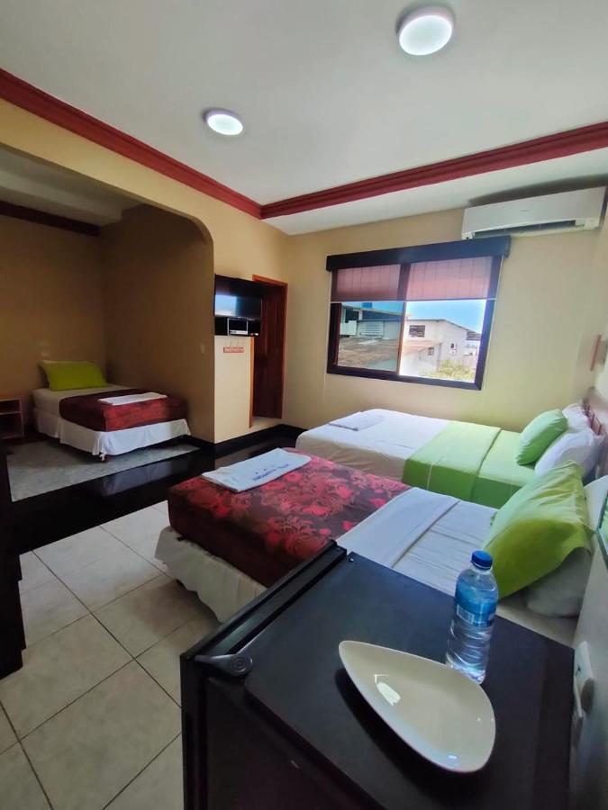 Hotel Los Algarrobos Puerto Baquerizo Moreno Bagian luar foto
