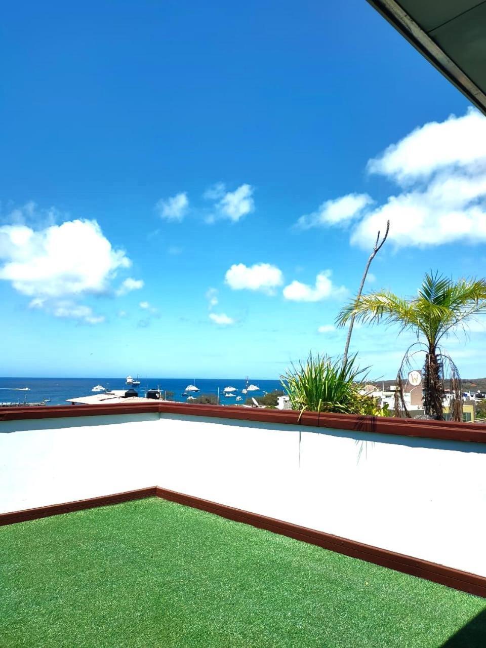 Hotel Los Algarrobos Puerto Baquerizo Moreno Bagian luar foto