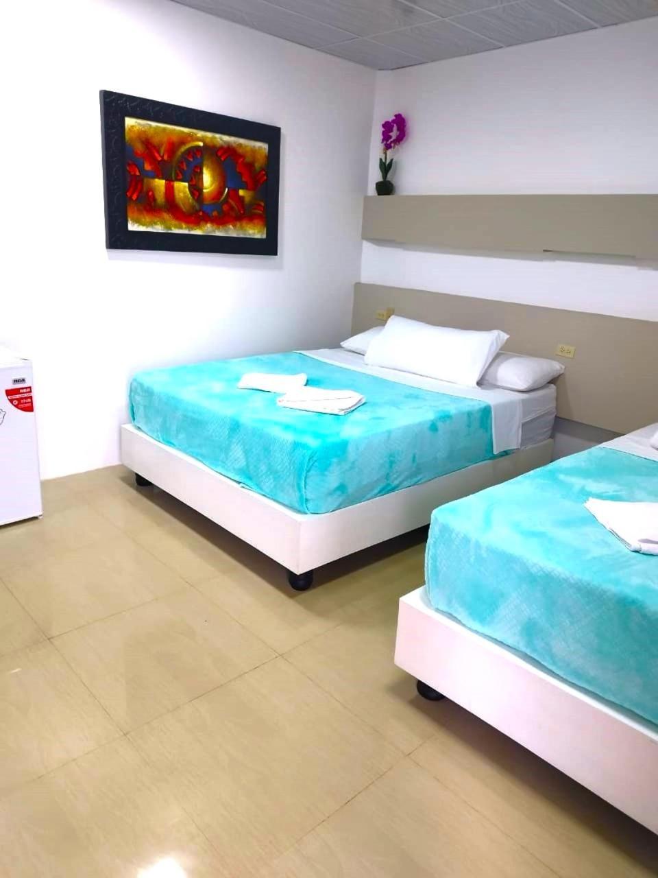Hotel Los Algarrobos Puerto Baquerizo Moreno Bagian luar foto