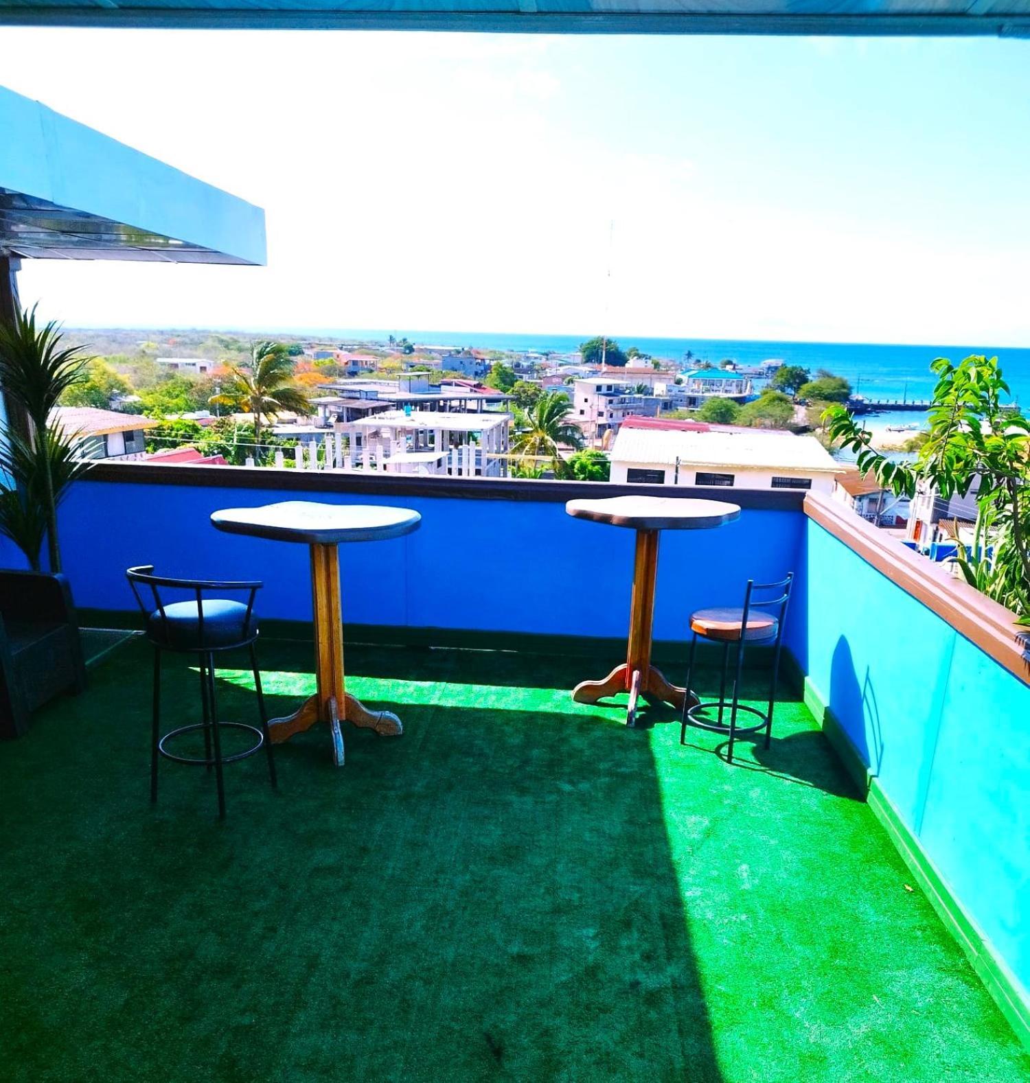 Hotel Los Algarrobos Puerto Baquerizo Moreno Bagian luar foto