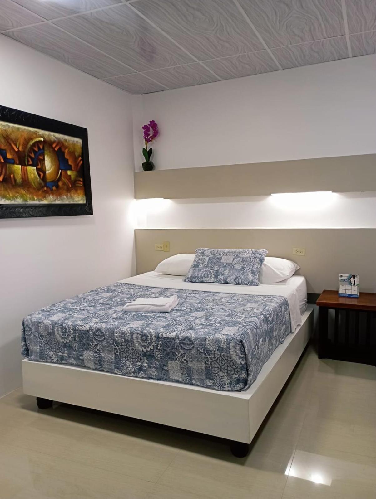 Hotel Los Algarrobos Puerto Baquerizo Moreno Bagian luar foto