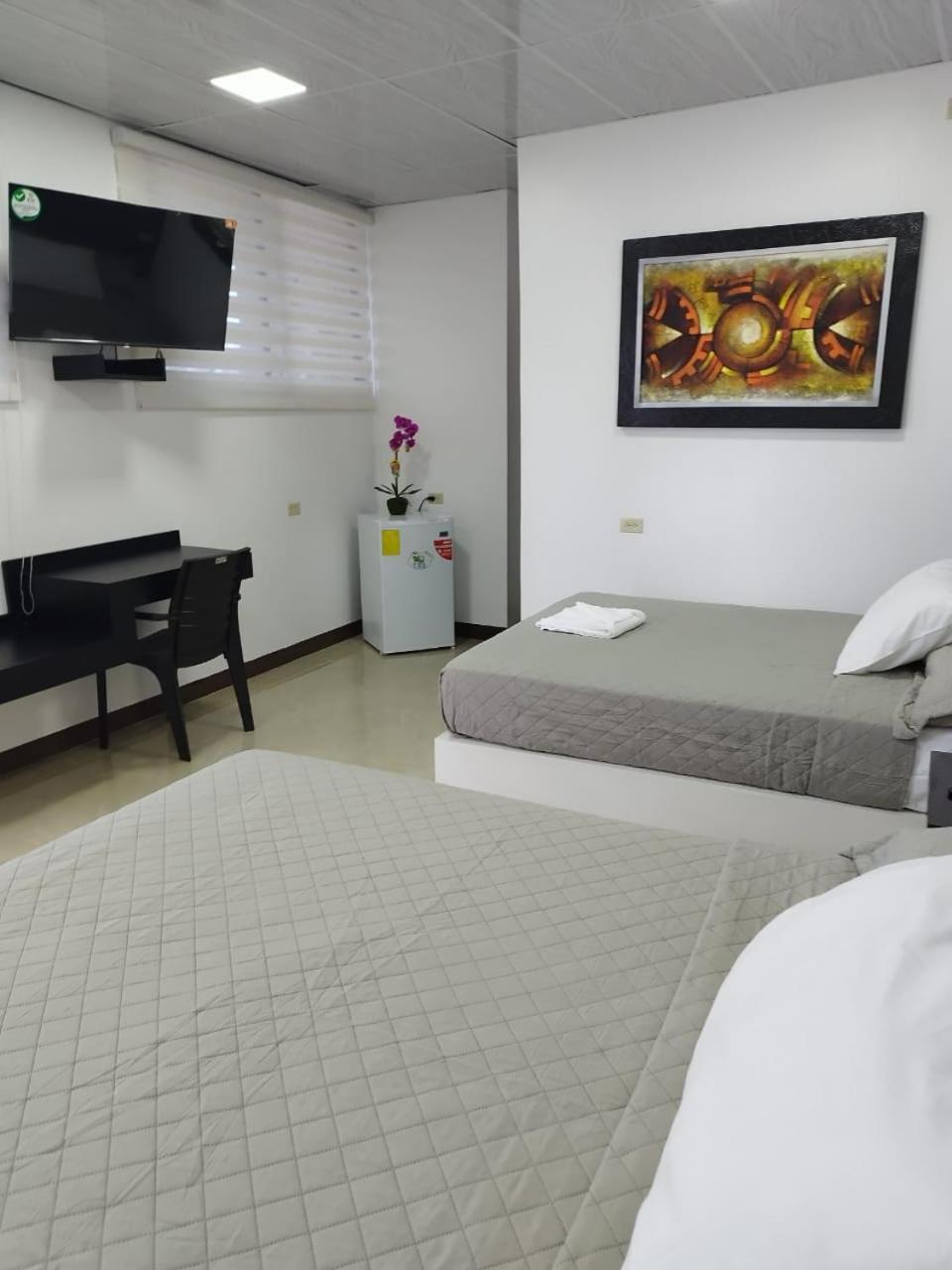 Hotel Los Algarrobos Puerto Baquerizo Moreno Bagian luar foto