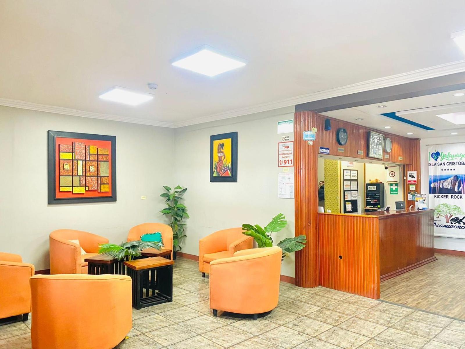 Hotel Los Algarrobos Puerto Baquerizo Moreno Bagian luar foto