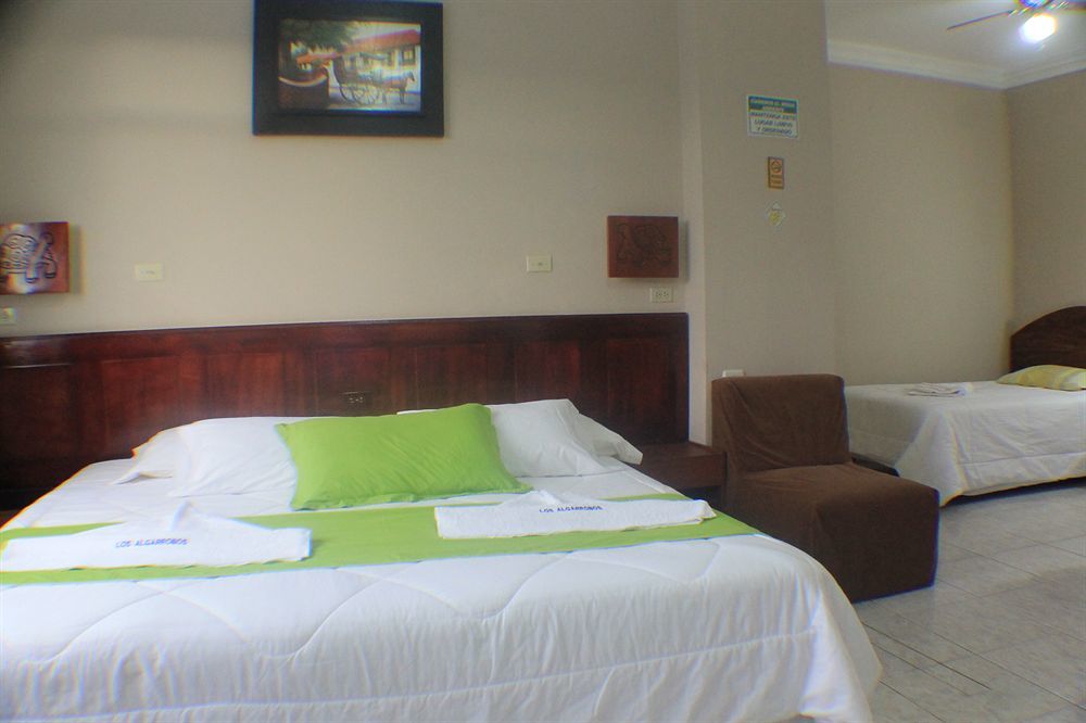 Hotel Los Algarrobos Puerto Baquerizo Moreno Bagian luar foto