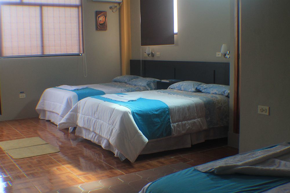 Hotel Los Algarrobos Puerto Baquerizo Moreno Bagian luar foto