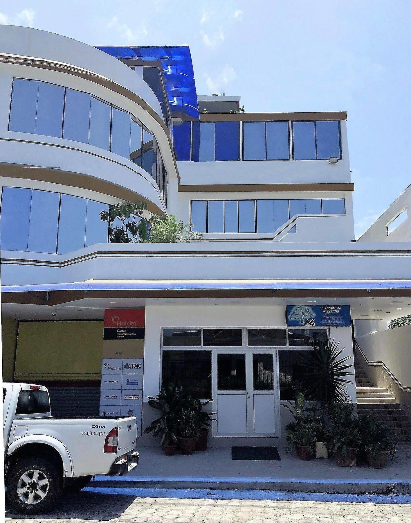 Hotel Los Algarrobos Puerto Baquerizo Moreno Bagian luar foto
