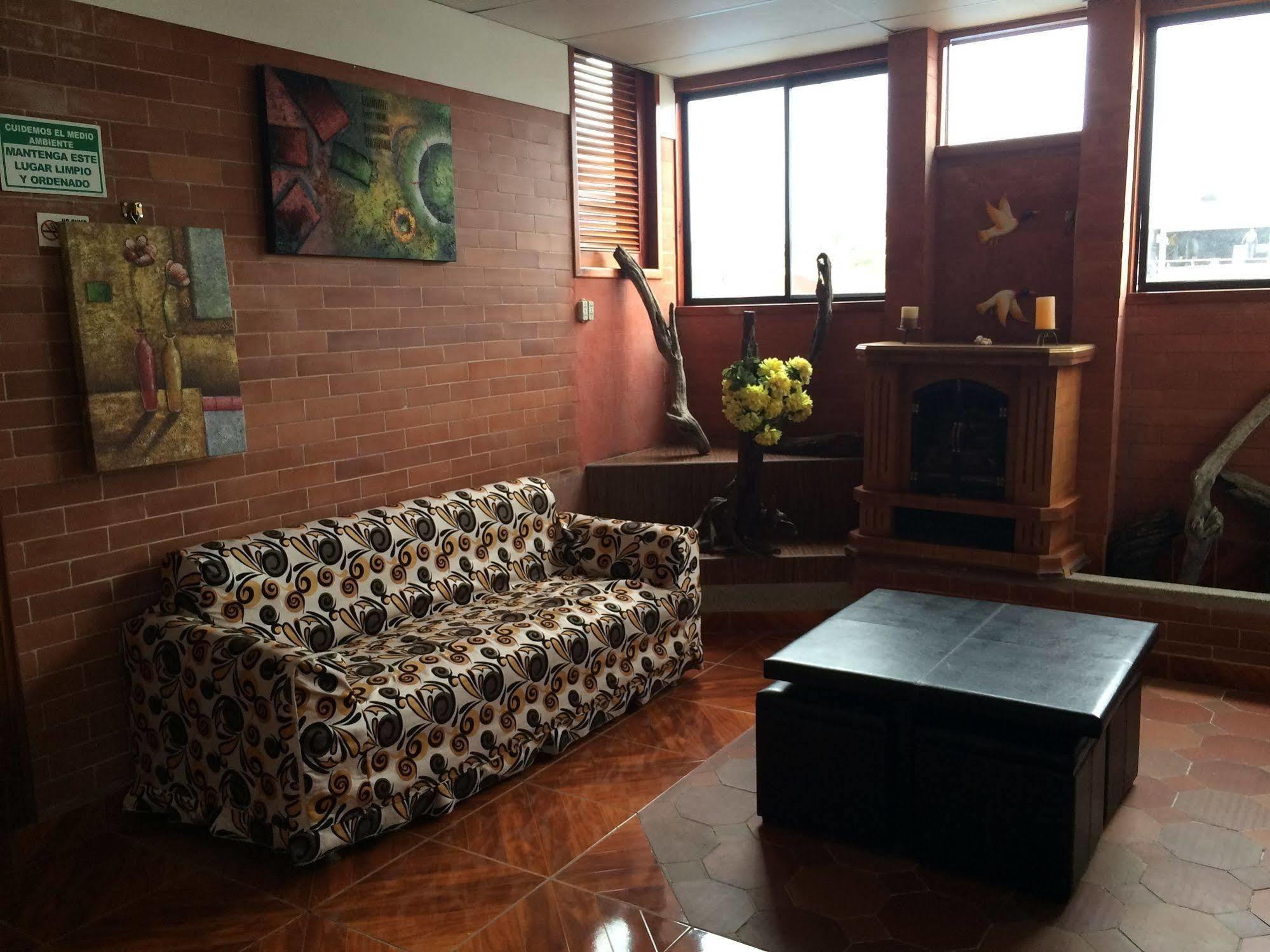 Hotel Los Algarrobos Puerto Baquerizo Moreno Bagian luar foto