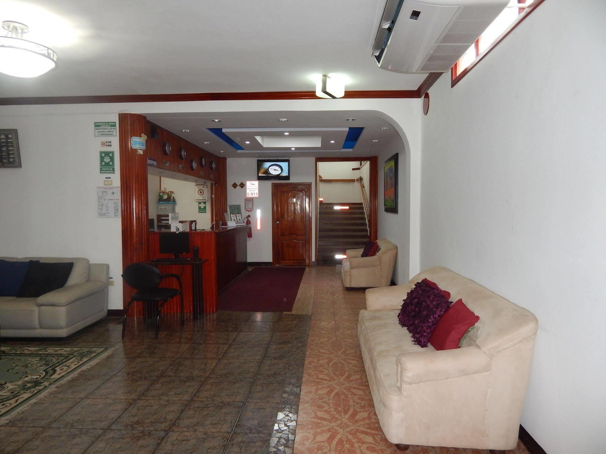 Hotel Los Algarrobos Puerto Baquerizo Moreno Bagian luar foto