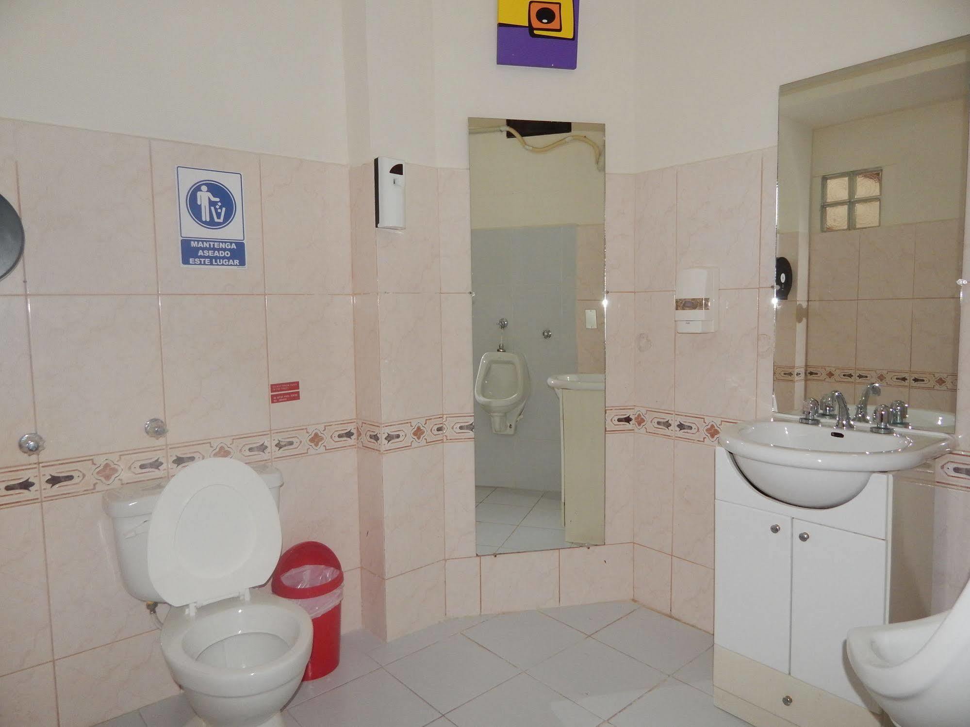 Hotel Los Algarrobos Puerto Baquerizo Moreno Bagian luar foto