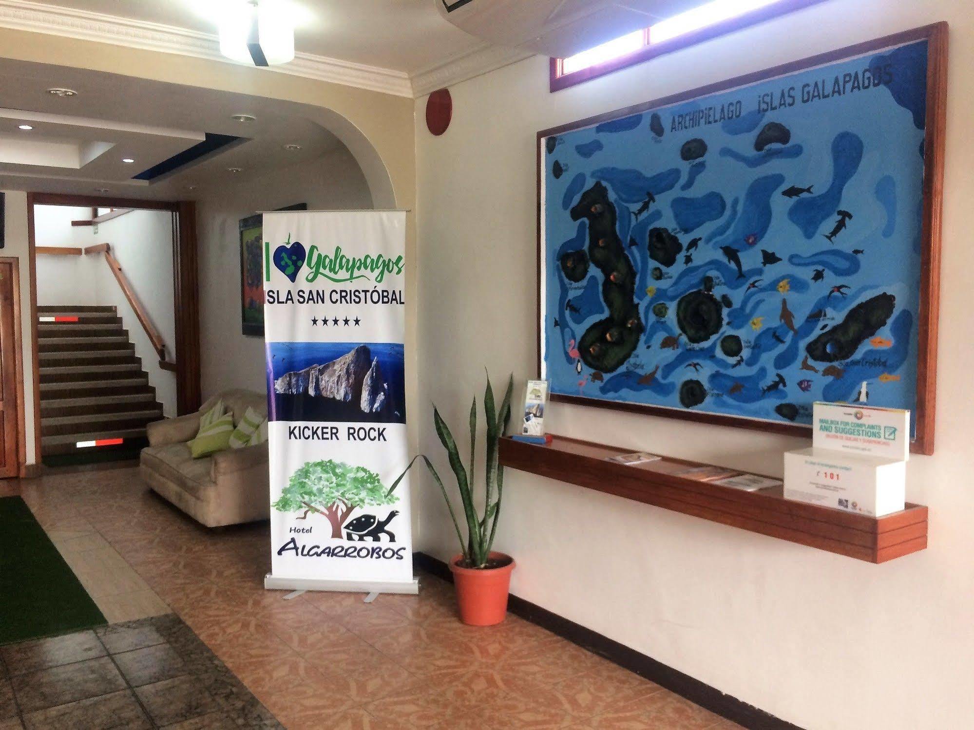 Hotel Los Algarrobos Puerto Baquerizo Moreno Bagian luar foto
