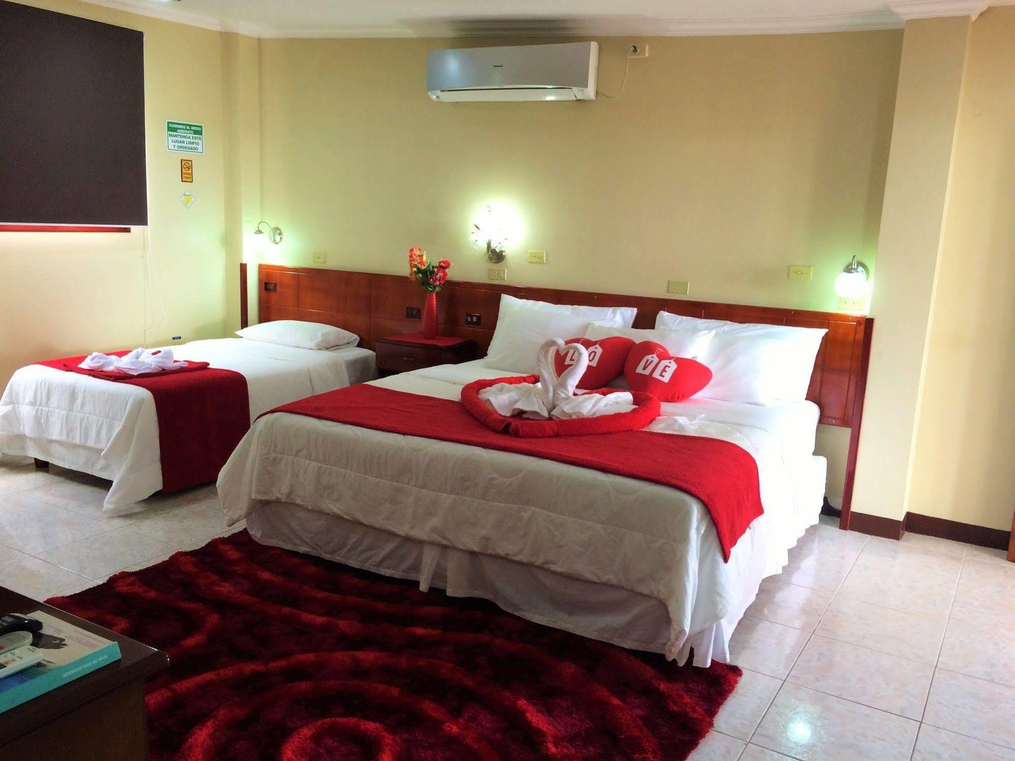 Hotel Los Algarrobos Puerto Baquerizo Moreno Bagian luar foto