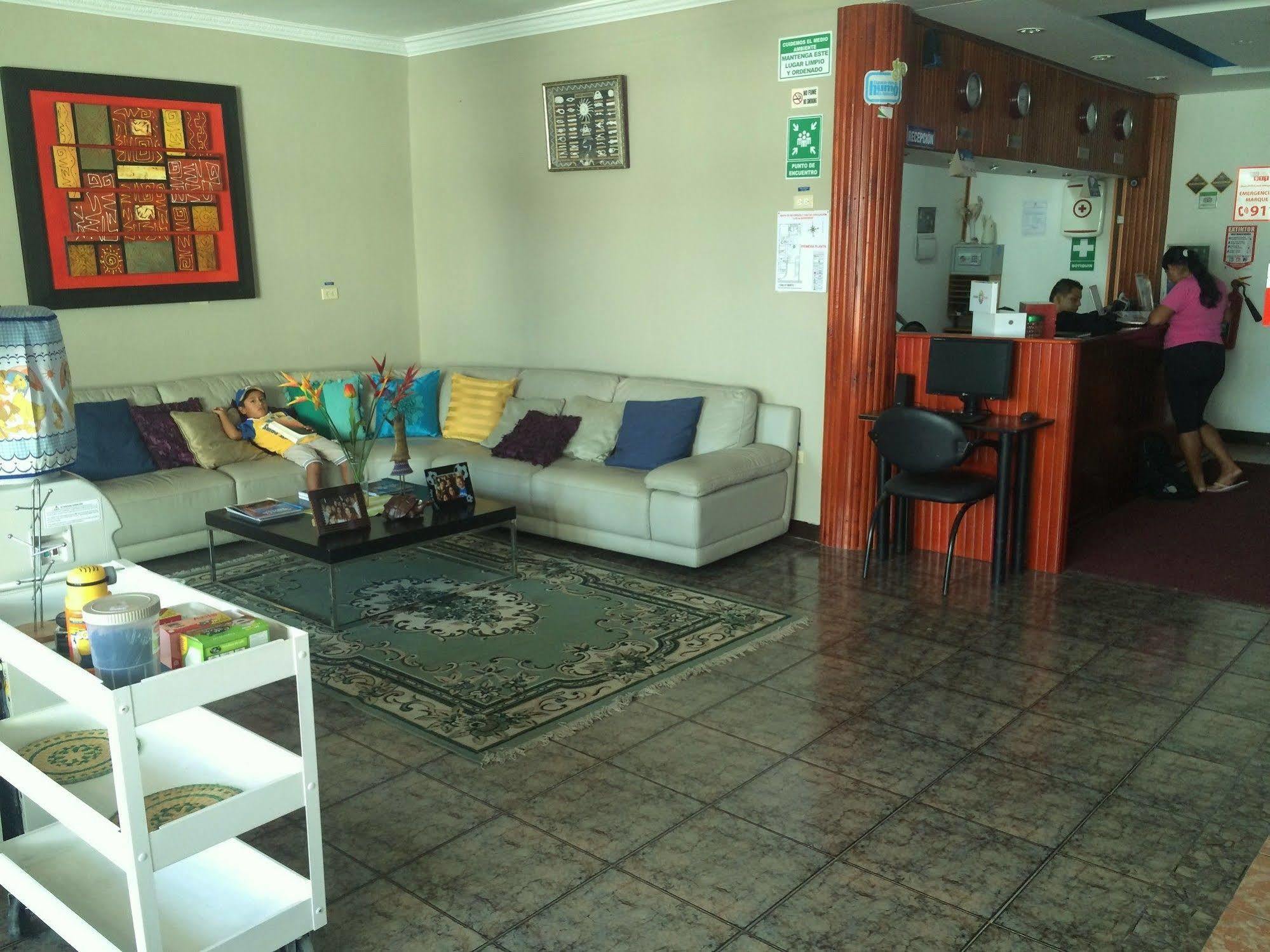 Hotel Los Algarrobos Puerto Baquerizo Moreno Bagian luar foto